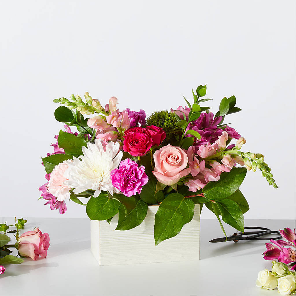 Sweetberry Box – A Florist Original – Gilberts Flowers, Fenwick ON