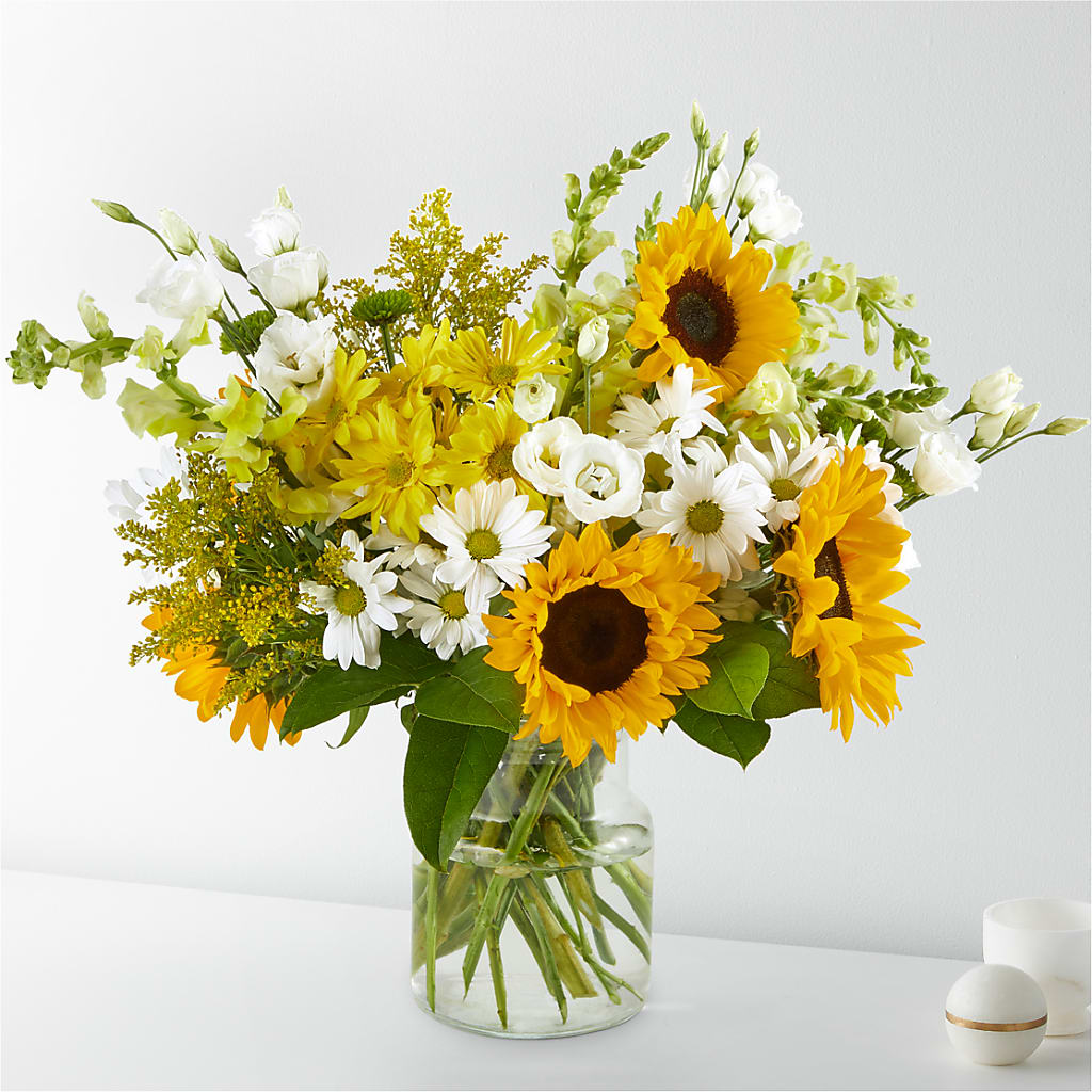 Hello Sunshine Bouquet – Gilberts Flowers, Fenwick ON