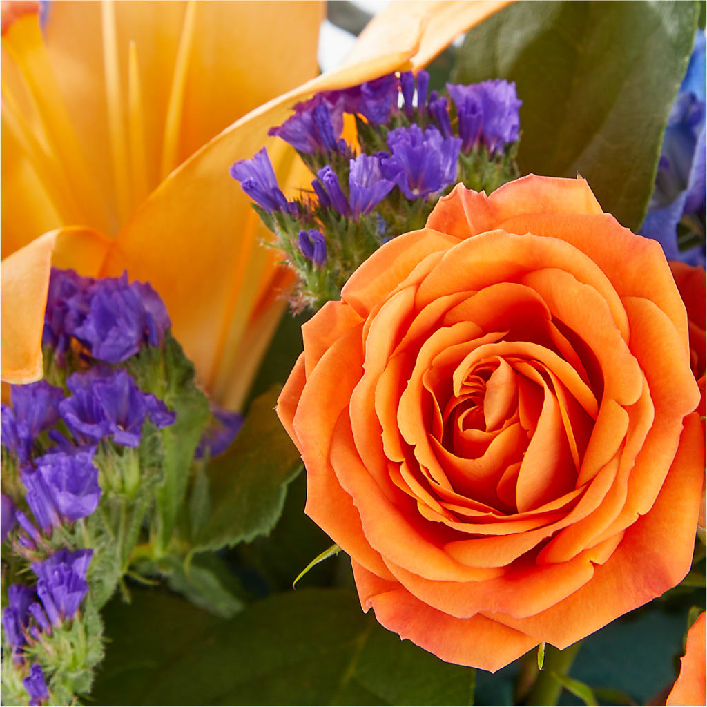 Radiant Citrus Box Bouquet – Gilberts Flowers, Fenwick ON