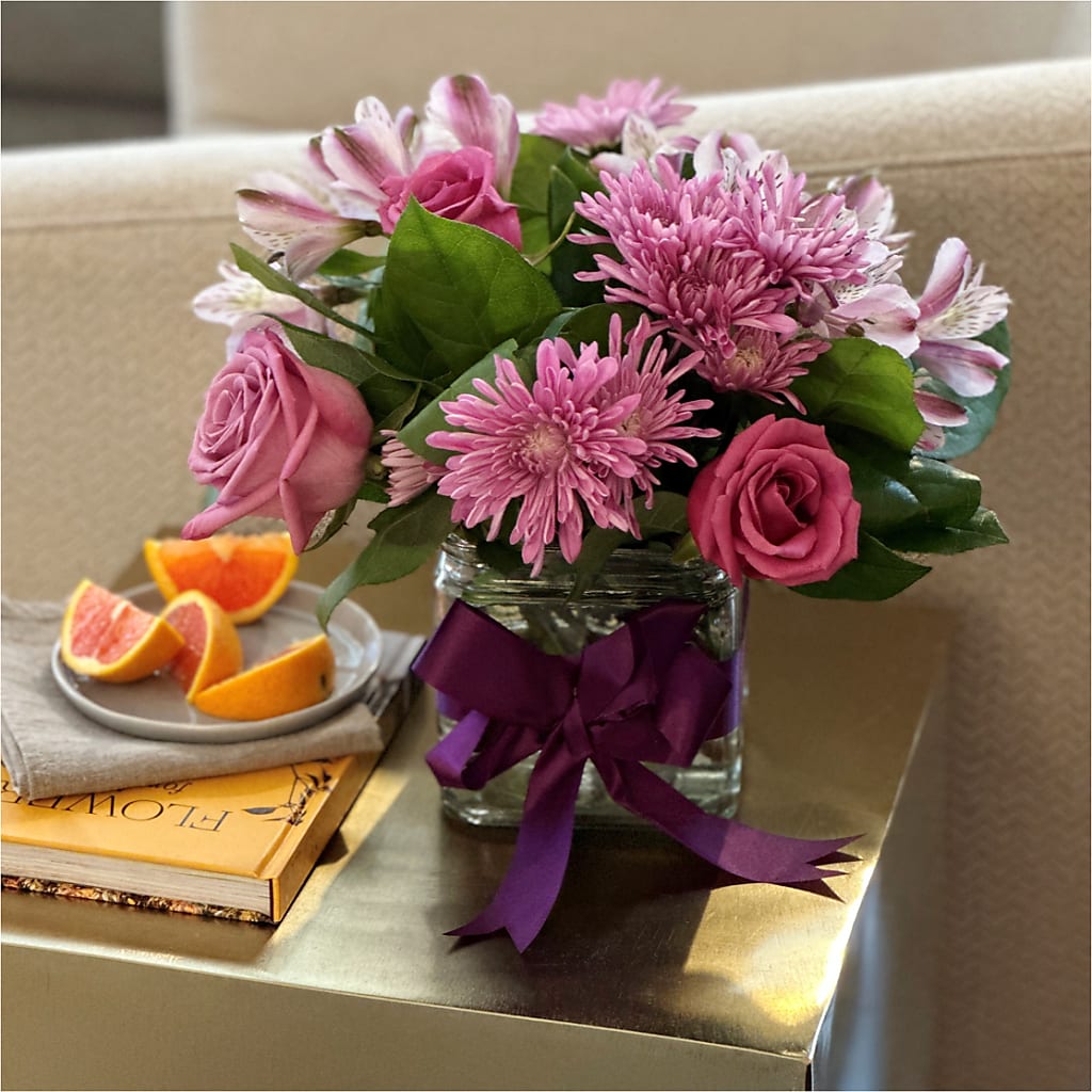 Sugarplum Bouquet – Gilberts Flowers, Fenwick ON