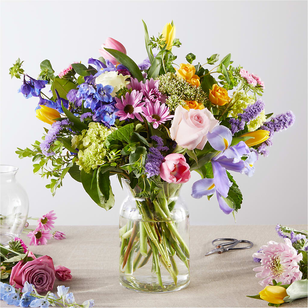Pastel Tradition - A Florist Original – Gilberts Flowers, Fenwick ON