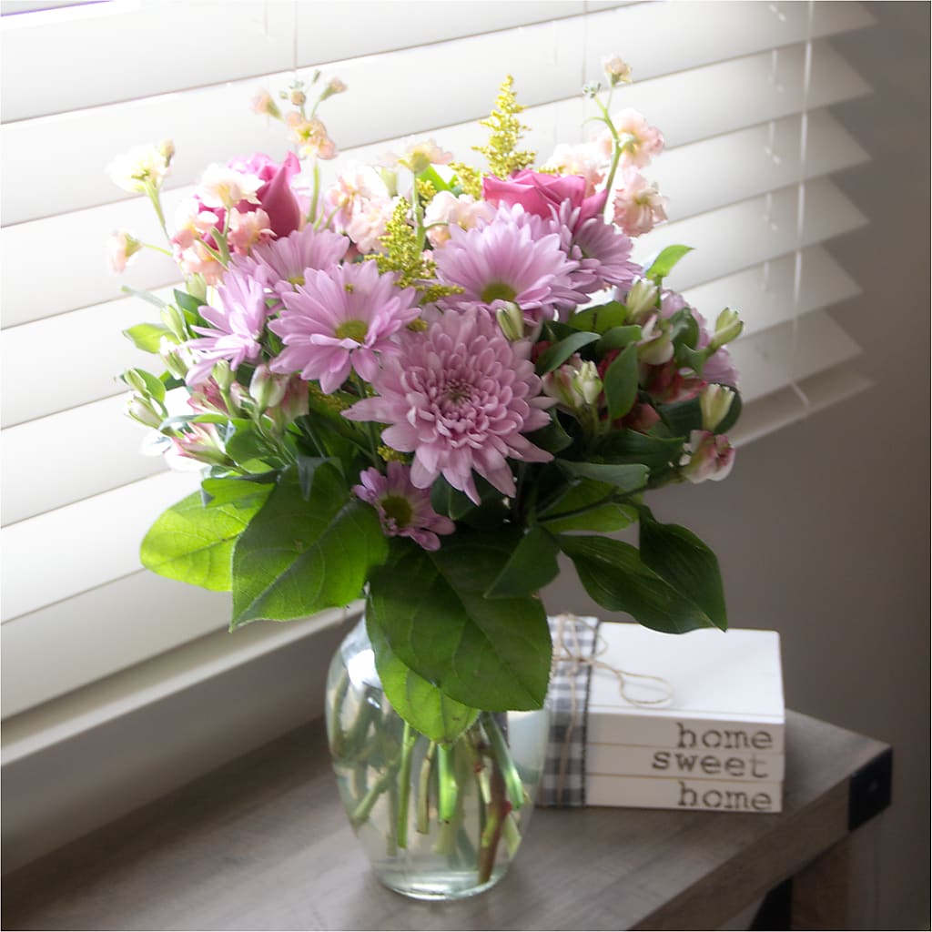 Pastel Tradition - A Florist Original – Gilberts Flowers, Fenwick ON