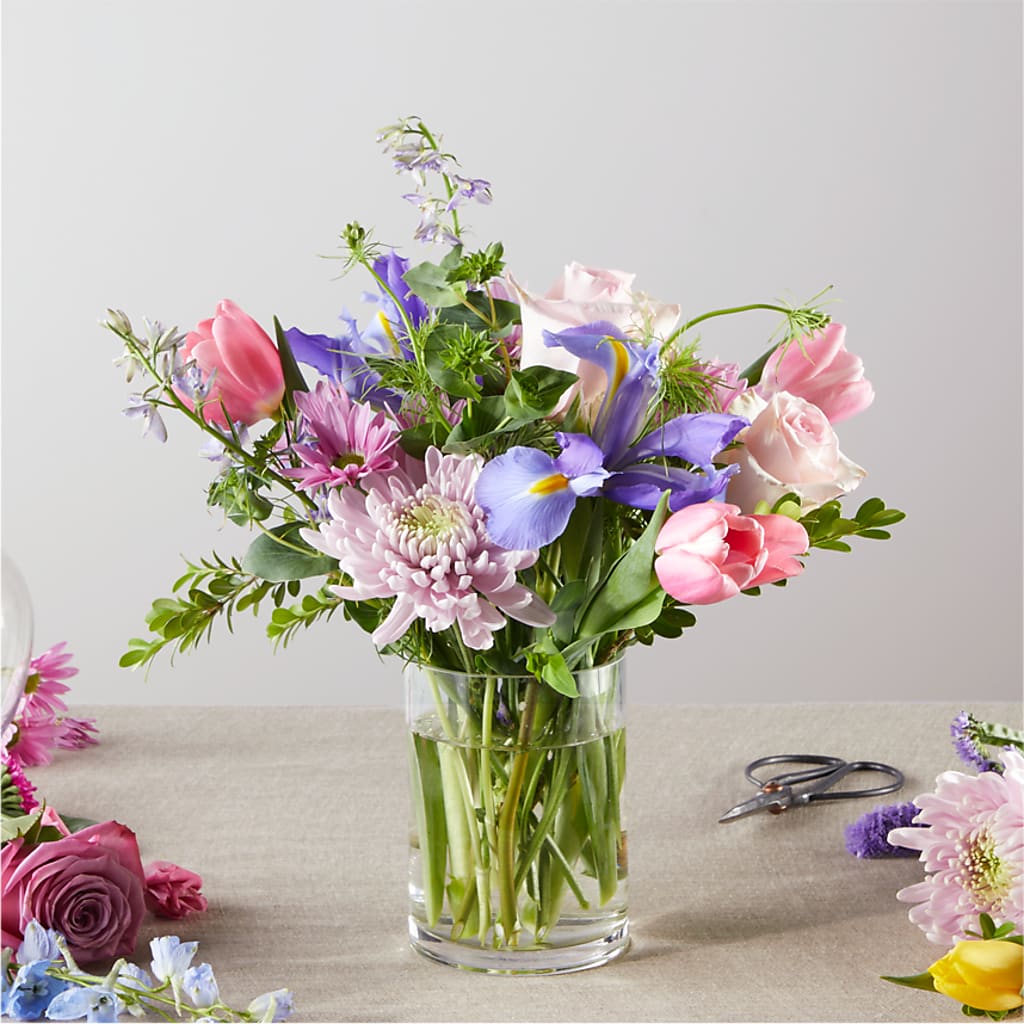Pastel Tradition - A Florist Original – Gilberts Flowers, Fenwick ON