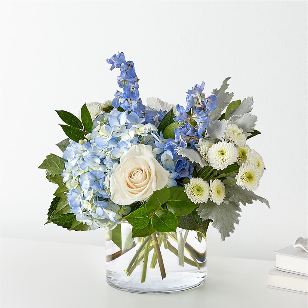 Clear Skies Bouquet – Gilberts Flowers, Fenwick ON
