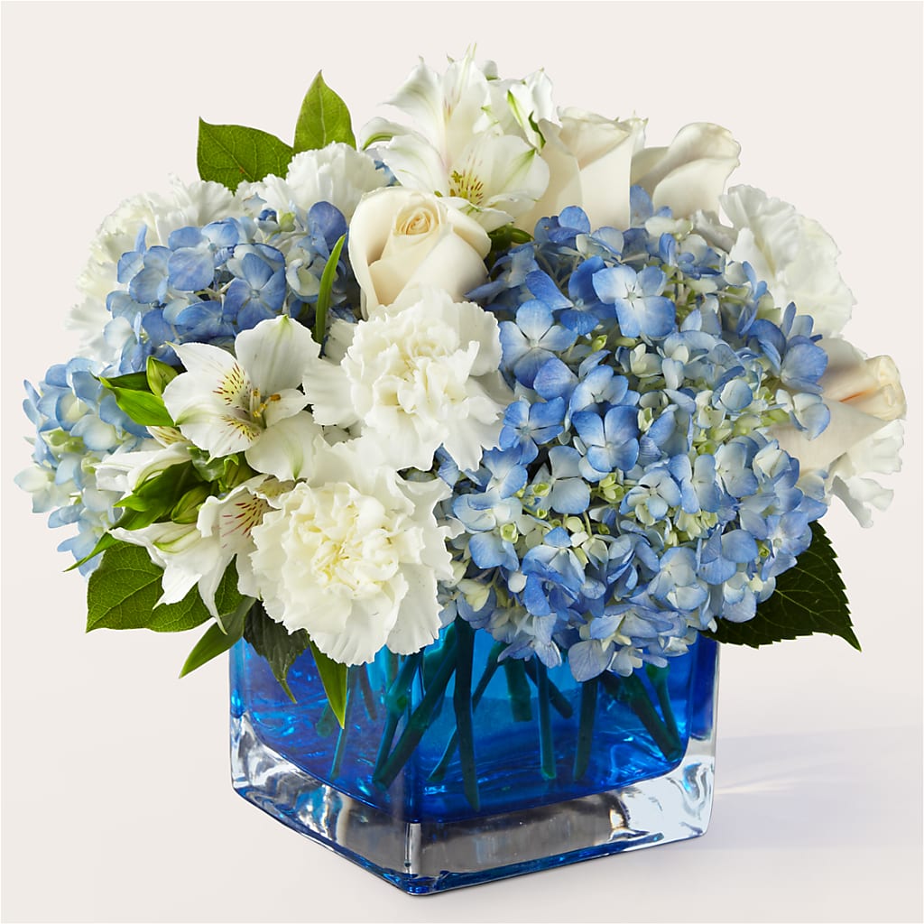 Soothing Waters Bouquet – Gilberts Flowers, Fenwick ON