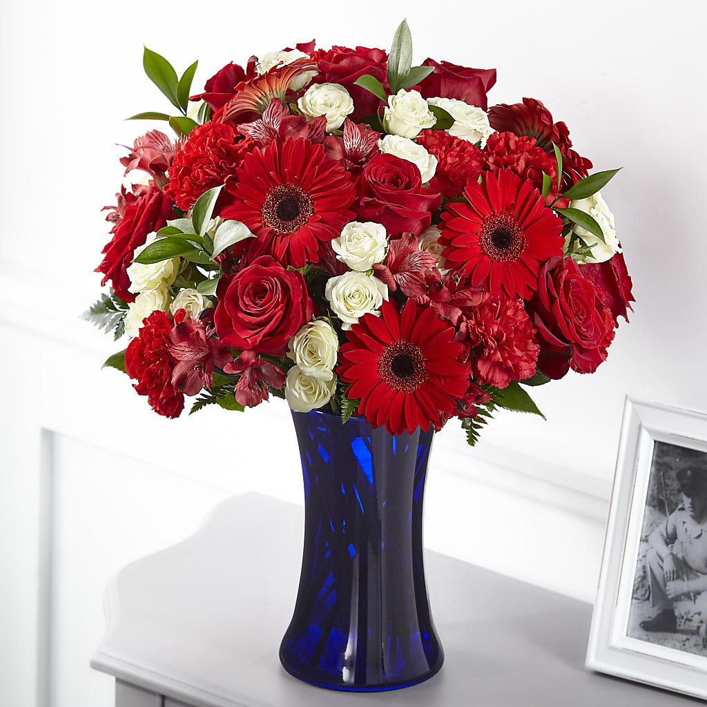 Hearts Embrace Bouquet – Gilberts Flowers, Fenwick ON