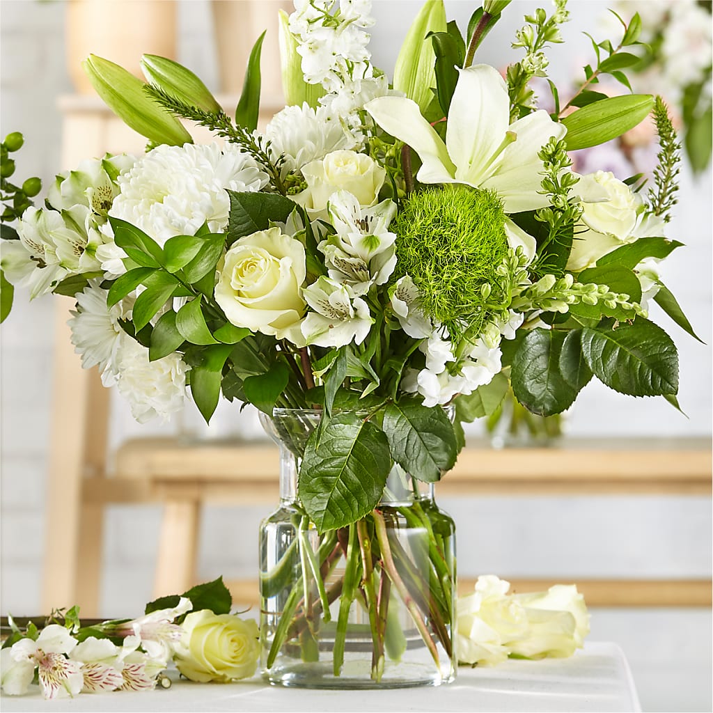 Classic Ivory – A Florist Original – Gilberts Flowers, Fenwick ON