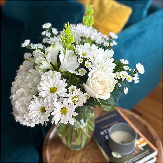 Classic Ivory – A Florist Original – Gilberts Flowers, Fenwick ON