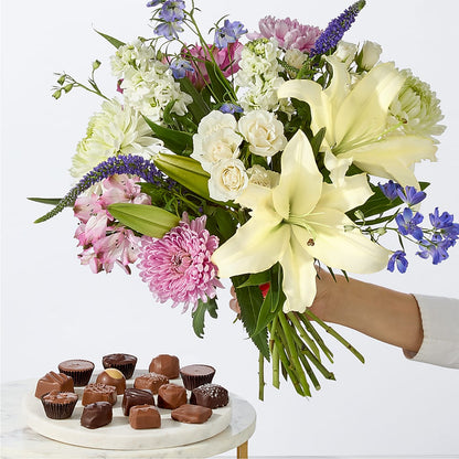 Winter Celebration Bouquet –  Gilberts Flowers, Fenwick ON