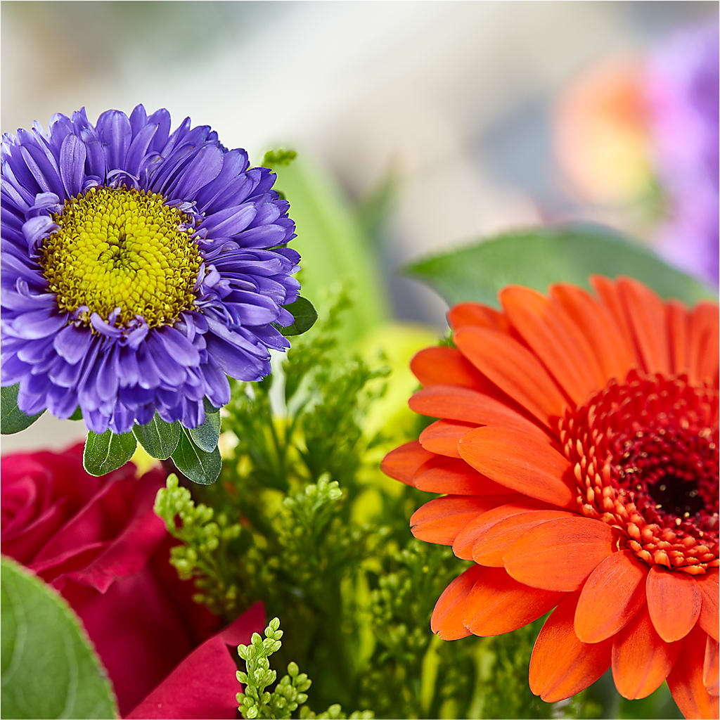 Bold & Bright – A Florist Original –  Gilberts Flowers, Fenwick ON