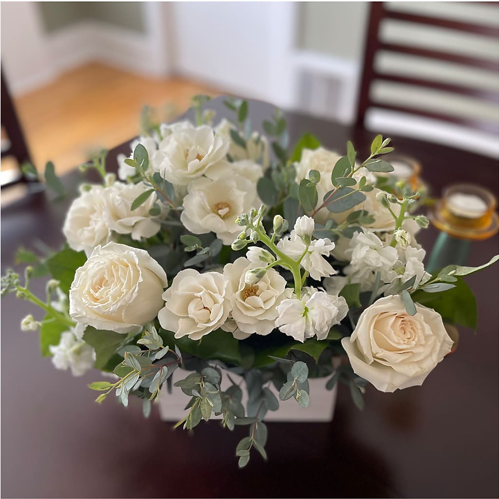 Fresh Linen Box Bouquet –  Gilberts Flowers, Fenwick ON