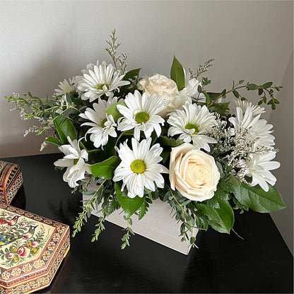 Fresh Linen Box Bouquet –  Gilberts Flowers, Fenwick ON