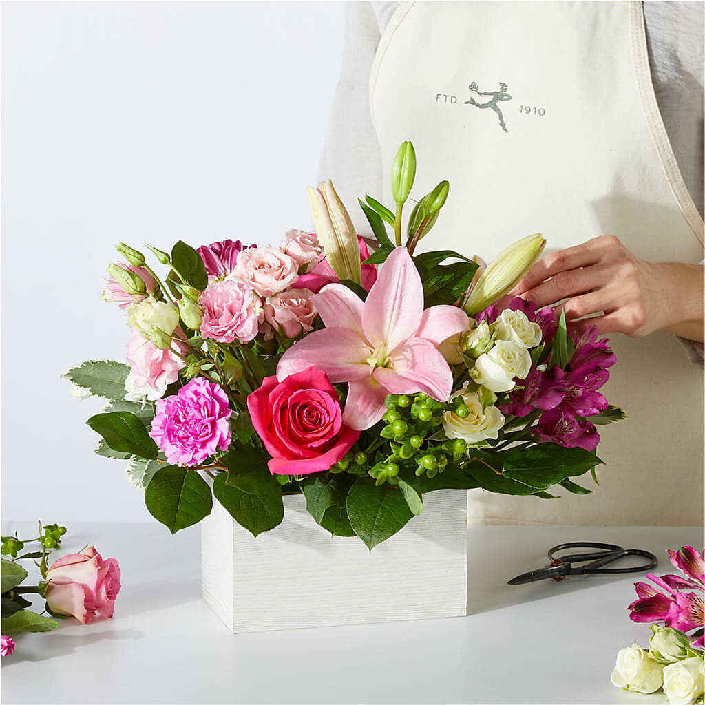 Sweetberry Box – A Florist Original –  Gilberts Flowers, Fenwick ON