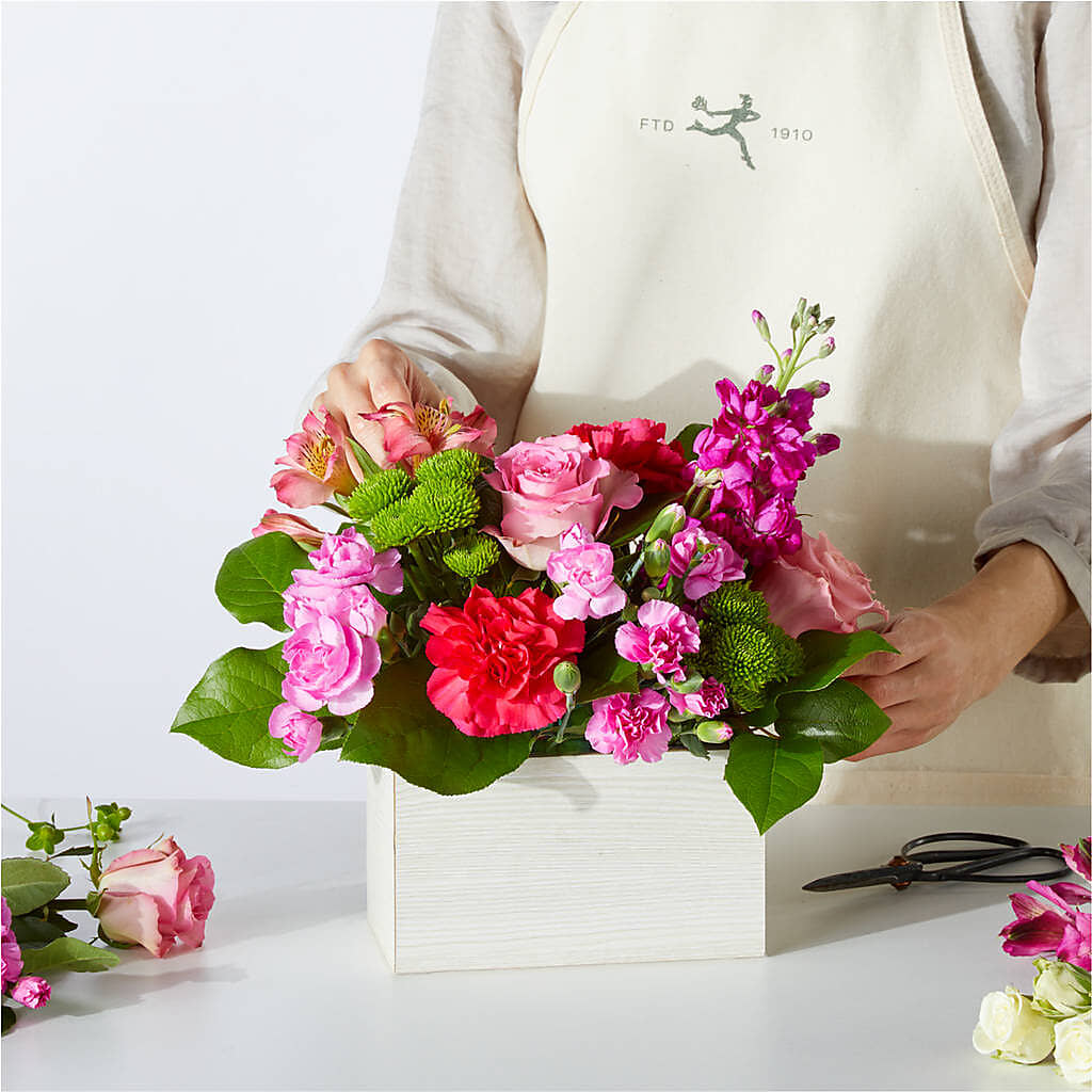 Sweetberry Box – A Florist Original –  Gilberts Flowers, Fenwick ON