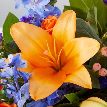 Radiant Citrus Box Bouquet –  Gilberts Flowers, Fenwick ON