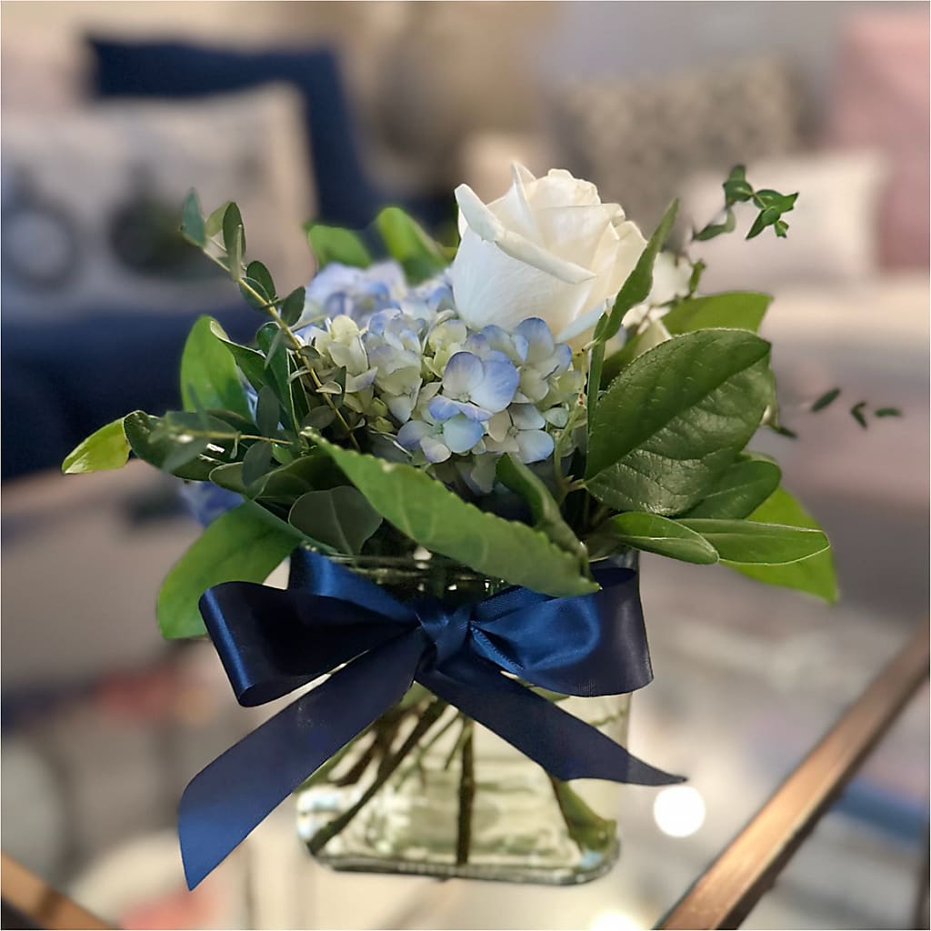 Sky Blue Delight Bouquet –  Gilberts Flowers, Fenwick ON
