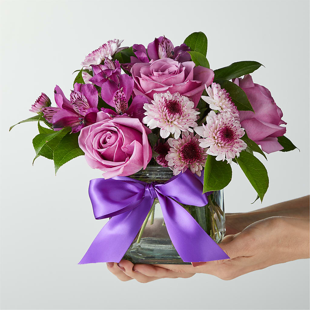 Sugarplum Bouquet –  Gilberts Flowers, Fenwick ON