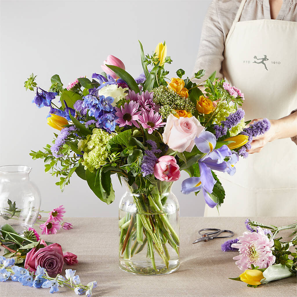 Pastel Tradition - A Florist Original –  Gilberts Flowers, Fenwick ON