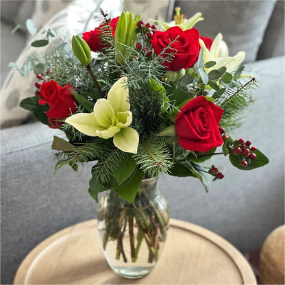Glittering Lights Bouquet –  Gilberts Flowers, Fenwick ON