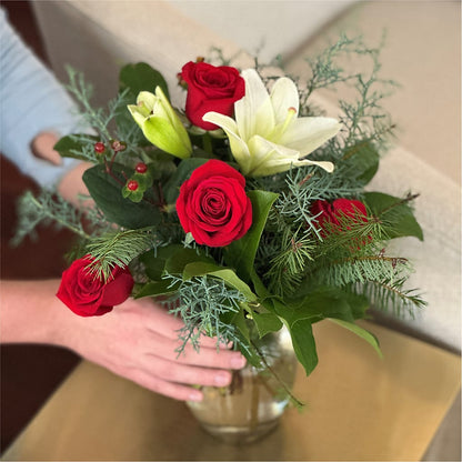Glittering Lights Bouquet –  Gilberts Flowers, Fenwick ON