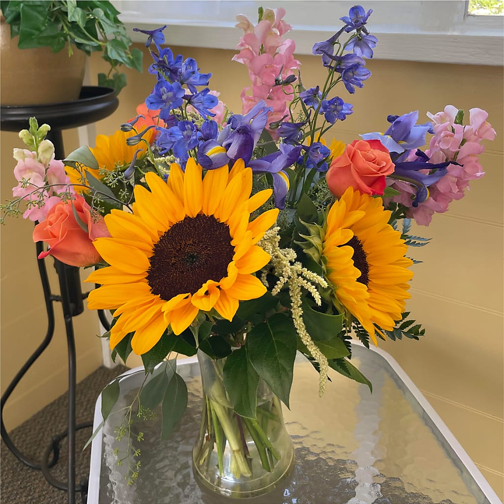 Rays of Life Bouquet –  Gilberts Flowers, Fenwick ON