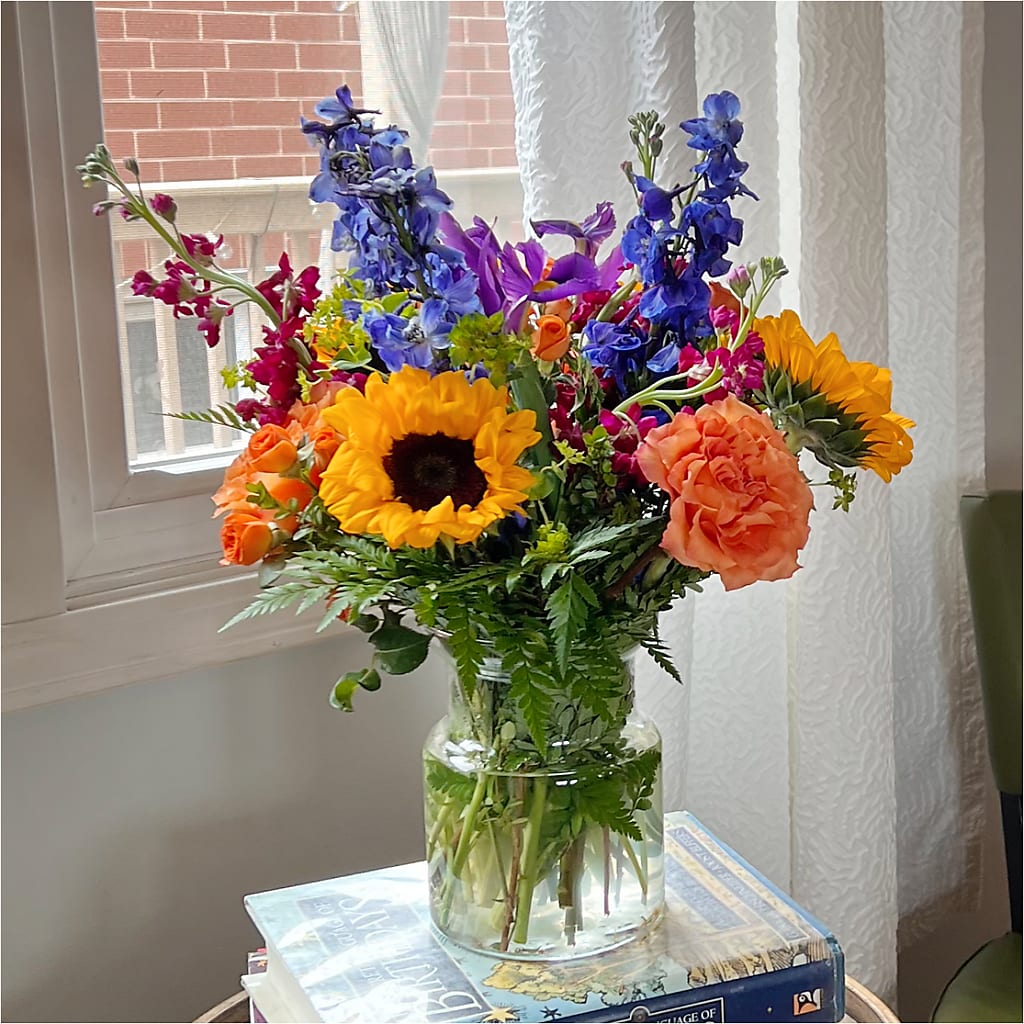 Rays of Life Bouquet –  Gilberts Flowers, Fenwick ON