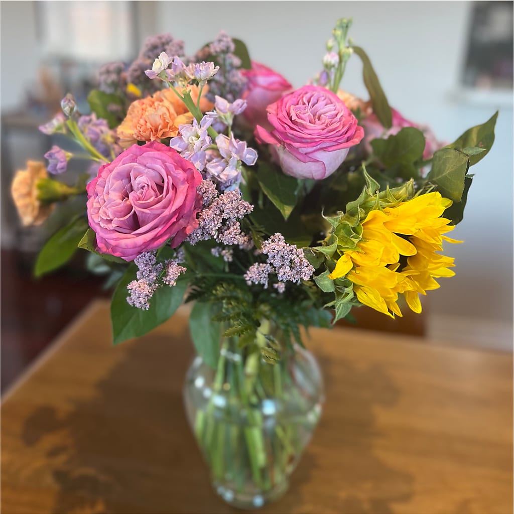 Yellow Brick Road Bouquet –  Gilberts Flowers, Fenwick ON