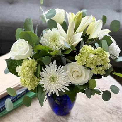 Snowy Dreams Bouquet –  Gilberts Flowers, Fenwick ON