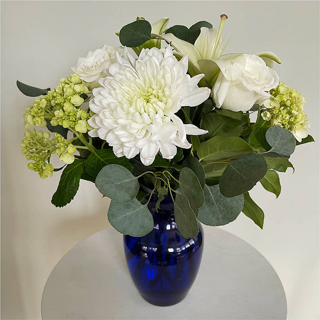 Snowy Dreams Bouquet –  Gilberts Flowers, Fenwick ON