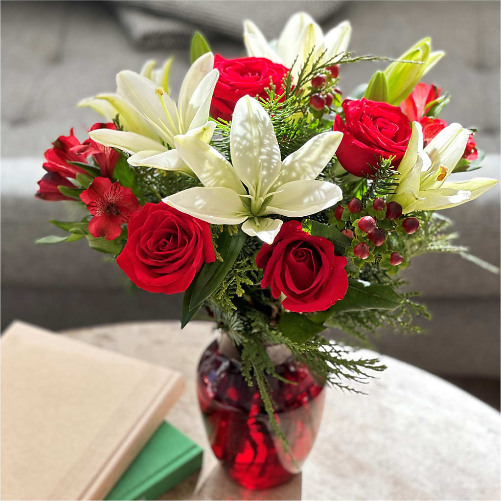 Evergreen Delight Bouquet –  Gilberts Flowers, Fenwick ON