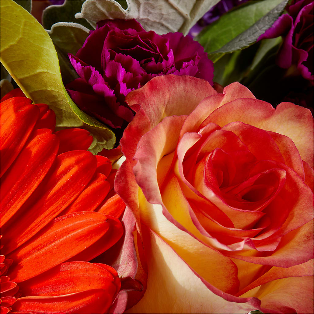 Sangria Bouquet –  Gilberts Flowers, Fenwick ON