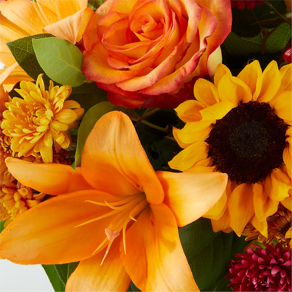 Grateful Centerpiece –  Gilberts Flowers, Fenwick ON