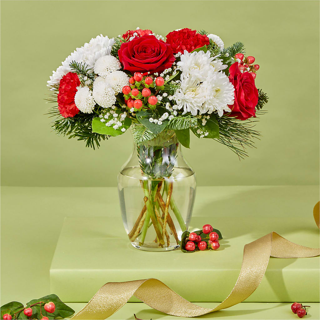 Chance of Flurries Bouquet –  Gilberts Flowers, Fenwick ON