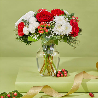 Chance of Flurries Bouquet –  Gilberts Flowers, Fenwick ON