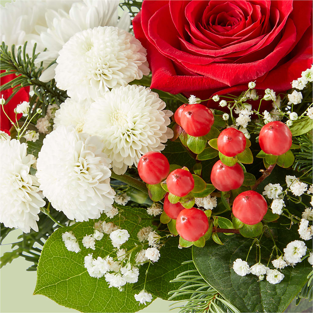Chance of Flurries Bouquet –  Gilberts Flowers, Fenwick ON