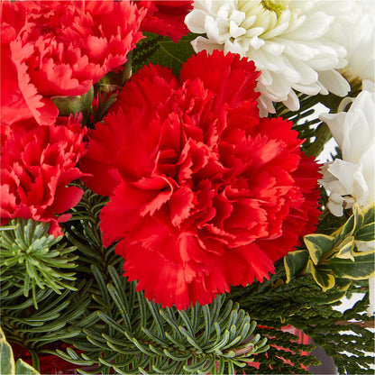 Christmas Market Bouquet –  Gilberts Flowers, Fenwick ON