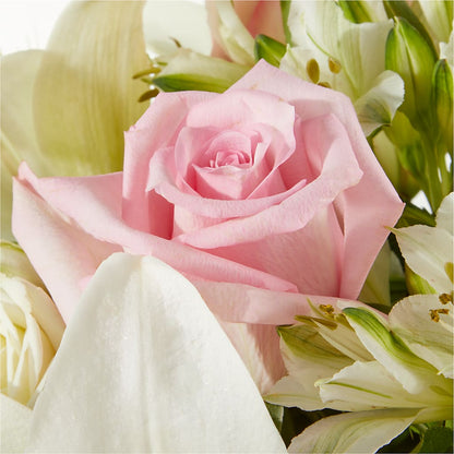 Kindhearted Bouquet –  Gilberts Flowers, Fenwick ON