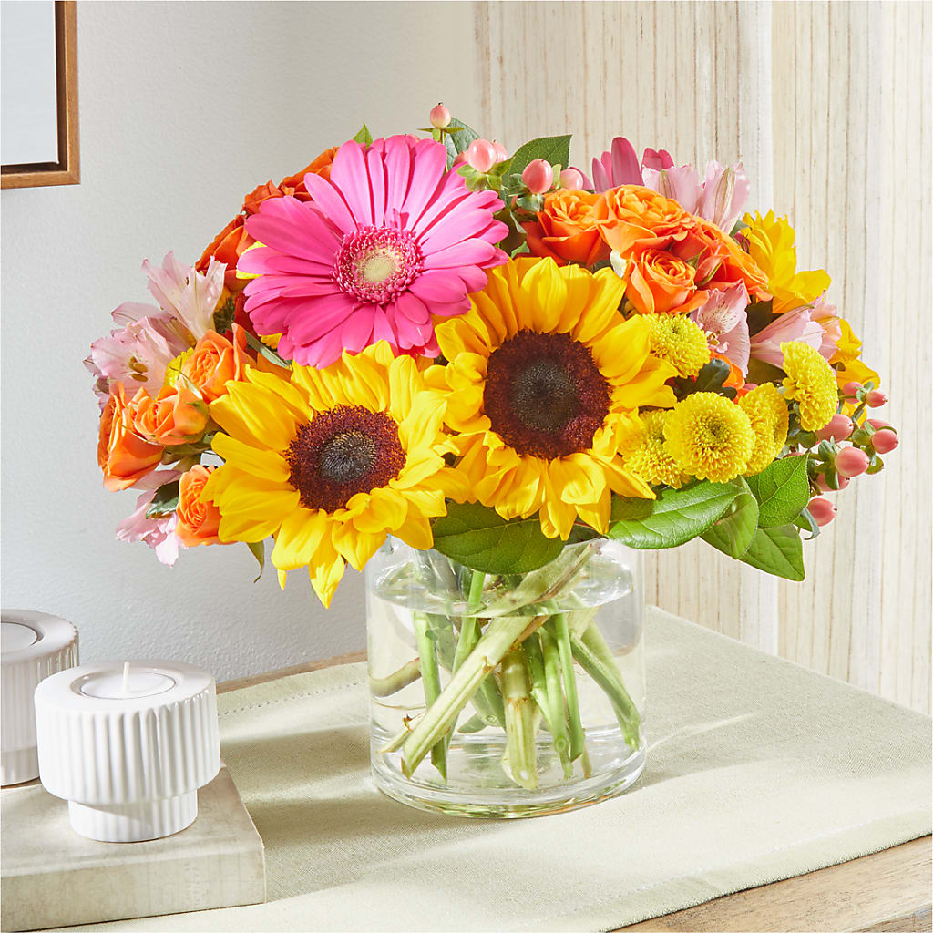 Beach Day Bouquet –  Gilberts Flowers, Fenwick ON