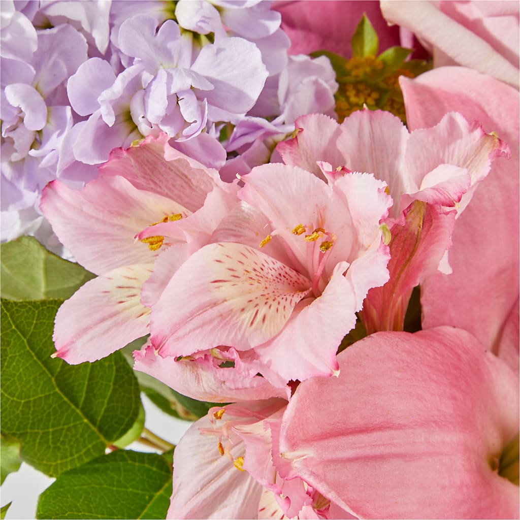 The Crown Jewel Bouquet –  Gilberts Flowers, Fenwick ON