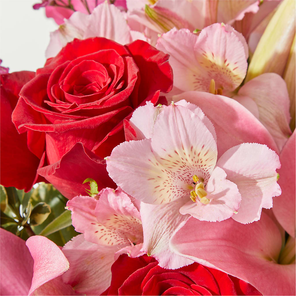 Lucky in Love Bouquet –  Gilberts Flowers, Fenwick ON