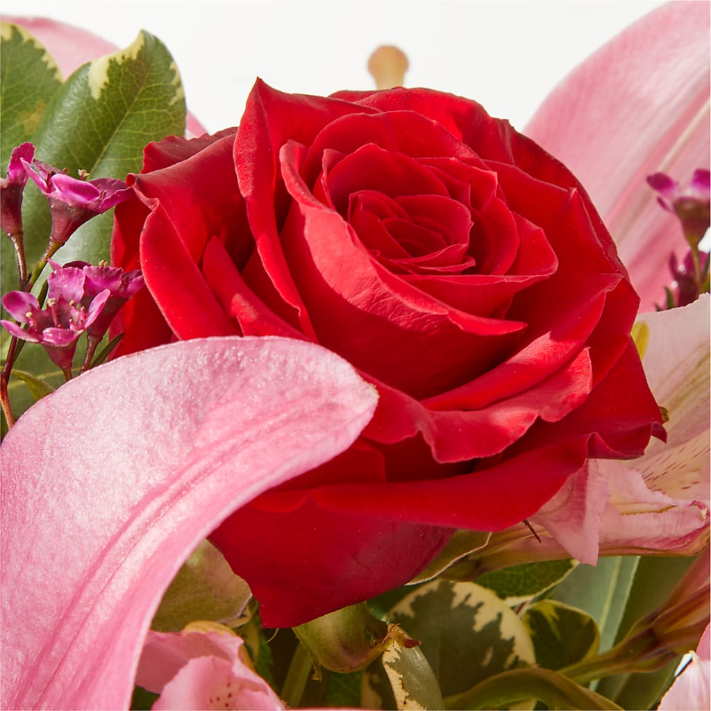 Lucky in Love Bouquet –  Gilberts Flowers, Fenwick ON