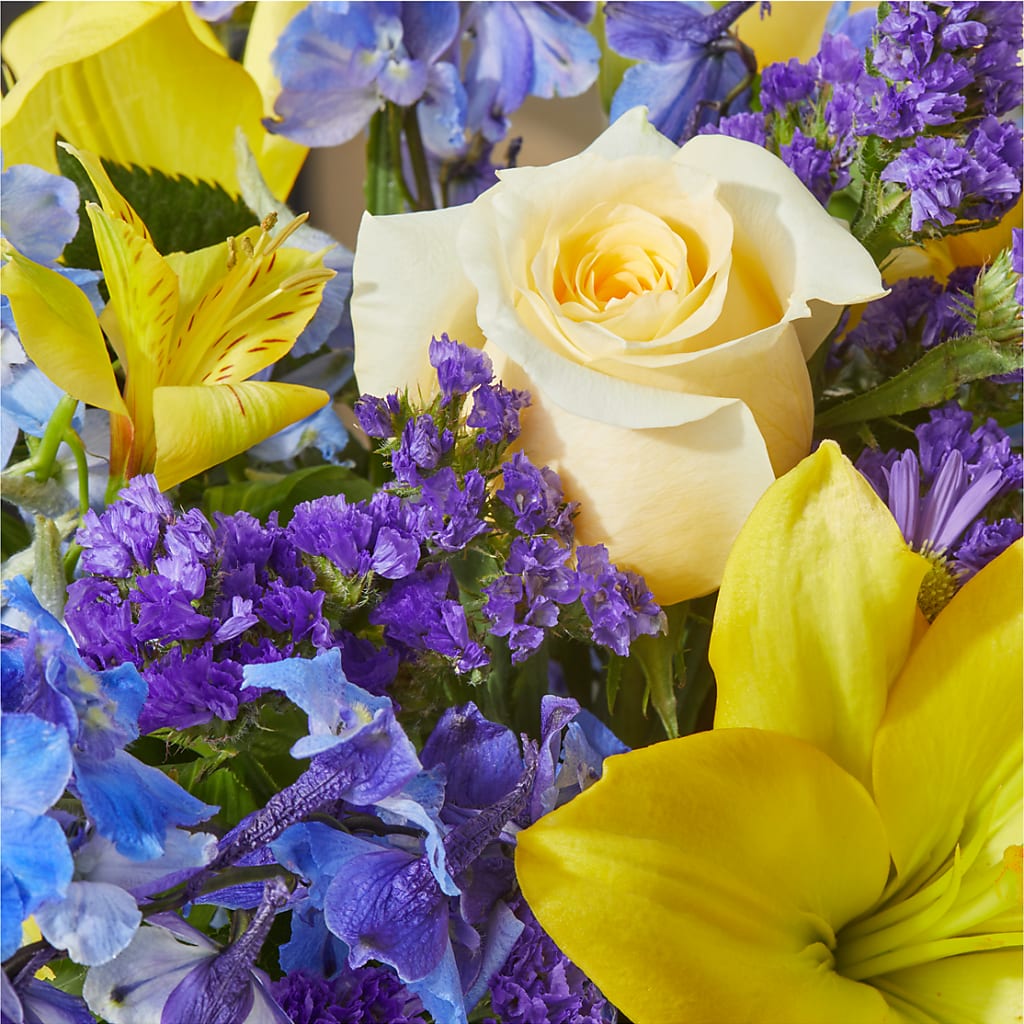 Limoncello Bouquet –  Gilberts Flowers, Fenwick ON