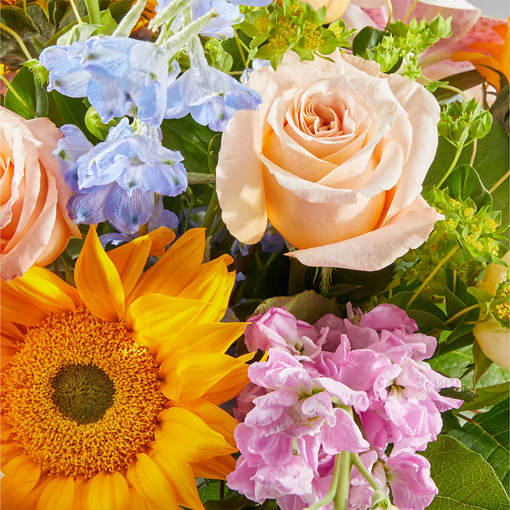 Dreamy Meadows Bouquet –  Gilberts Flowers, Fenwick ON