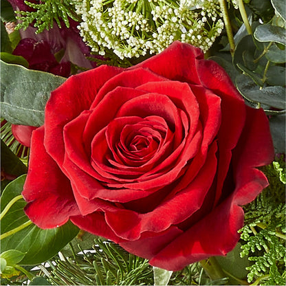 Cranberry Fizz Bouquet –  Gilberts Flowers, Fenwick ON