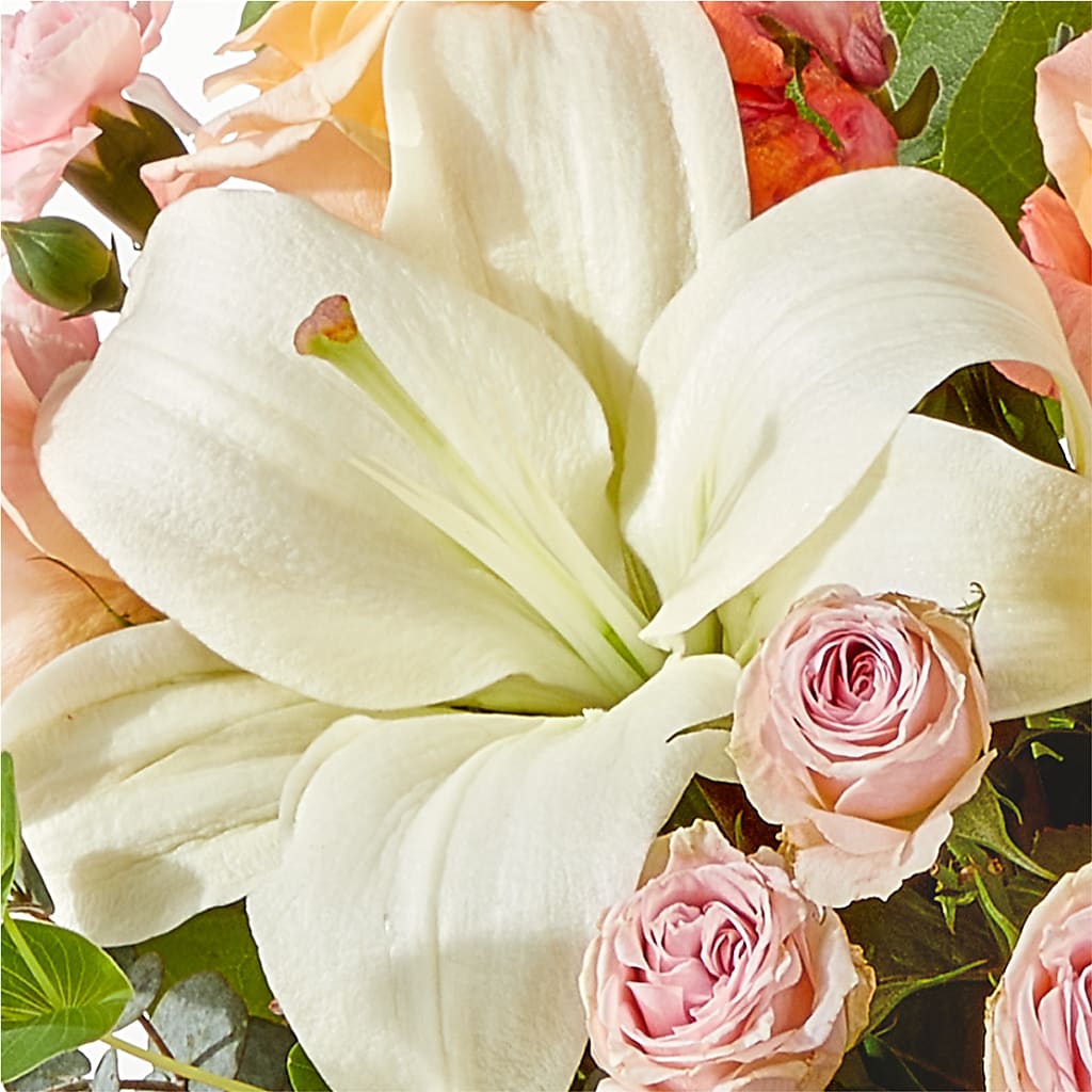 Grapefruit Splash Bouquet –  Gilberts Flowers, Fenwick ON